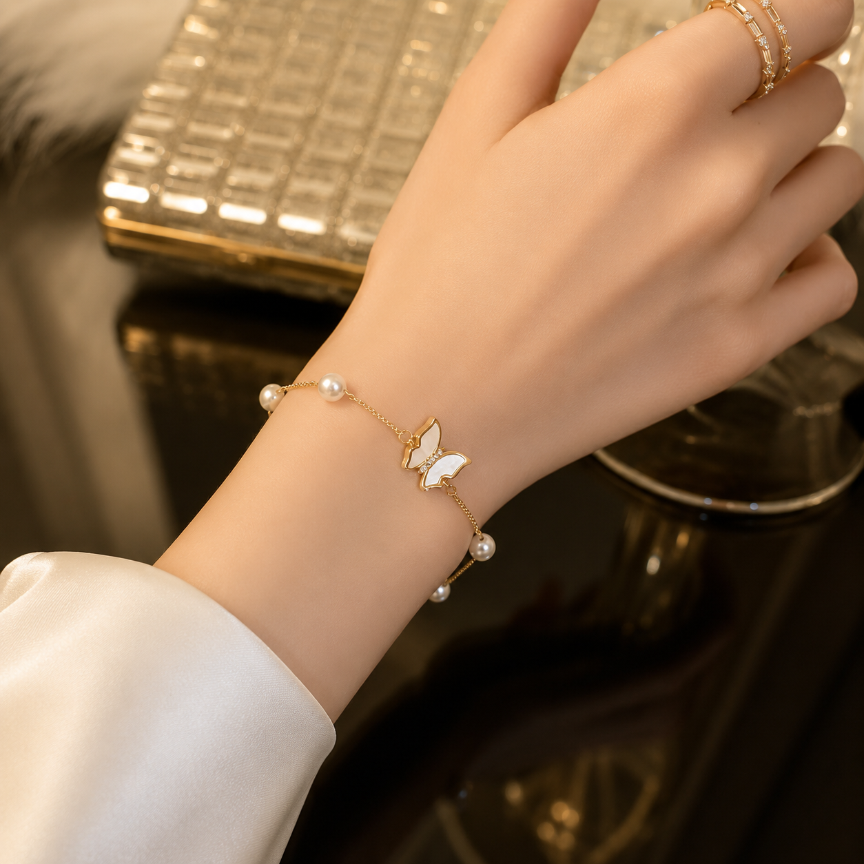 Pearl Butterfly Pendant Braclet – Stylish & Timeless Accessory